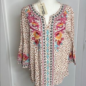 NWT Savanna Jane Embroidered Top